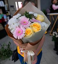 Букет цветов из:  Герберы, Розы и Хризантемы в Кубанской