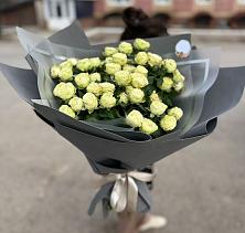 Букет Белые кустовые розы Солинеро в Кубанской