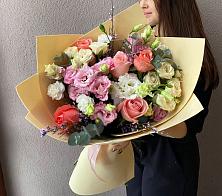 Букет цветов из:  Розы, Лизиантусы и Гвоздики в Кубанской