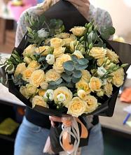 Букет птица счастья в Кубанской Букет цветов из: Розы и Лизиантусы в Кубанской